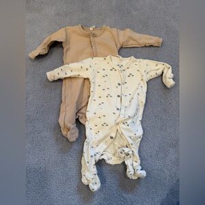 Quincy Mae Cream and Tan Starry Footies